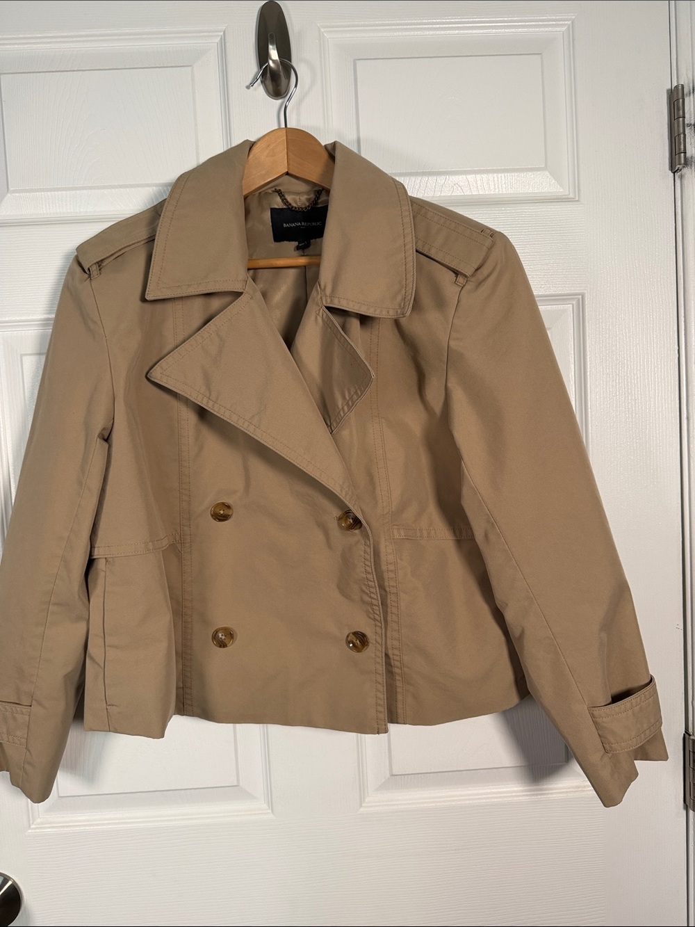 Banana Republic Women's Beige Double-Breasted Cropped Trench